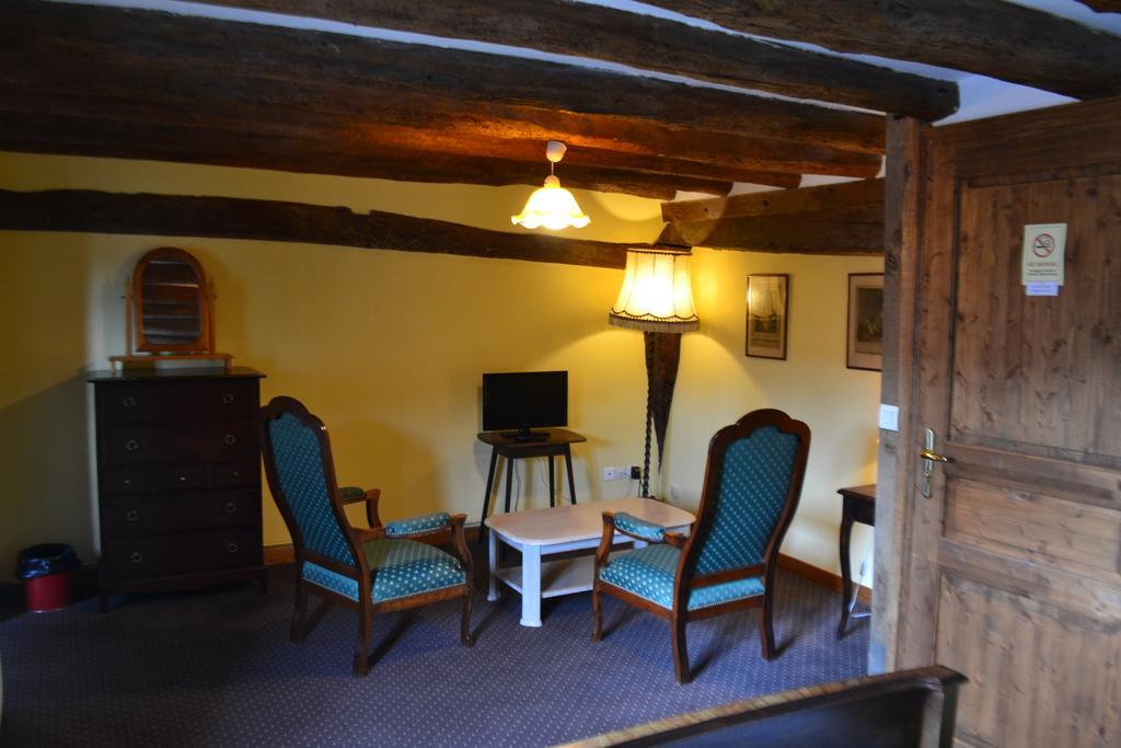 Les Trois Cheminees Chambres D'Hotes Livarot-Pays-d'Auge Exteriör bild