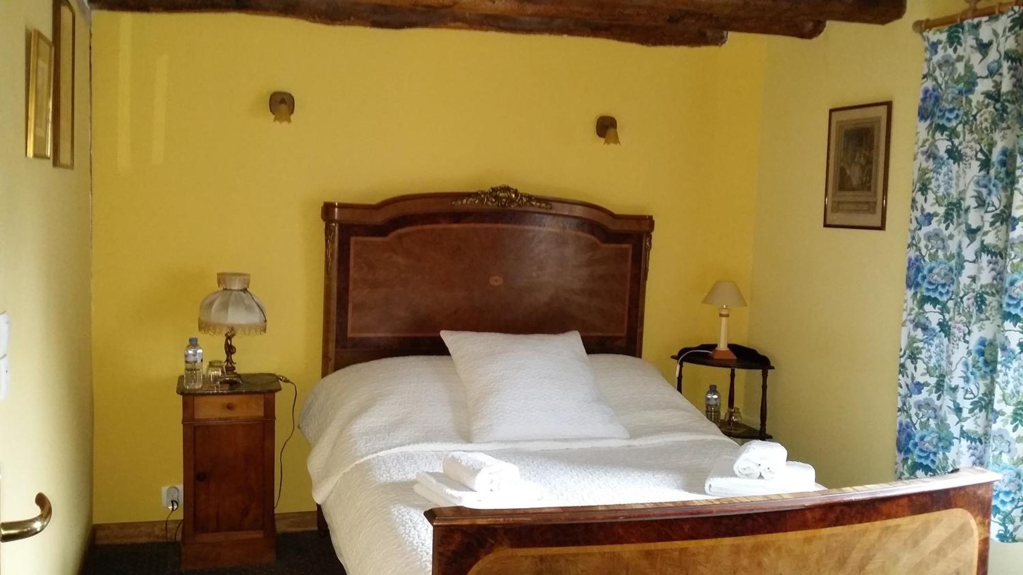 Les Trois Cheminees Chambres D'Hotes Livarot-Pays-d'Auge Exteriör bild
