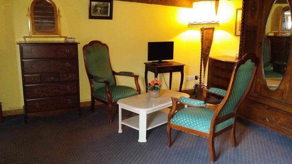 Les Trois Cheminees Chambres D'Hotes Livarot-Pays-d'Auge Exteriör bild